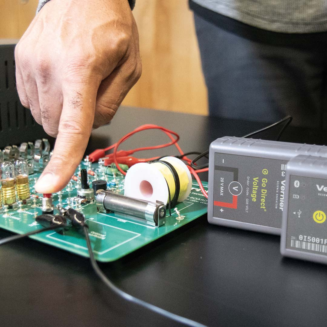circuits voltage (2)